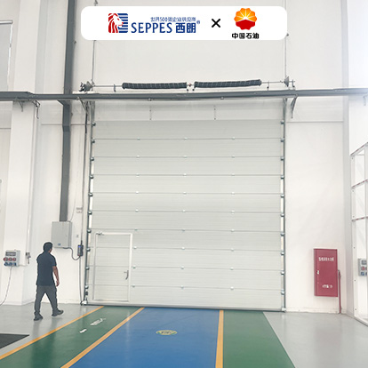 中国石油安装西朗提升门