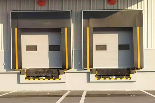 西朗工业提升门出口阿联酋：为中东工业与物流提供可靠保障