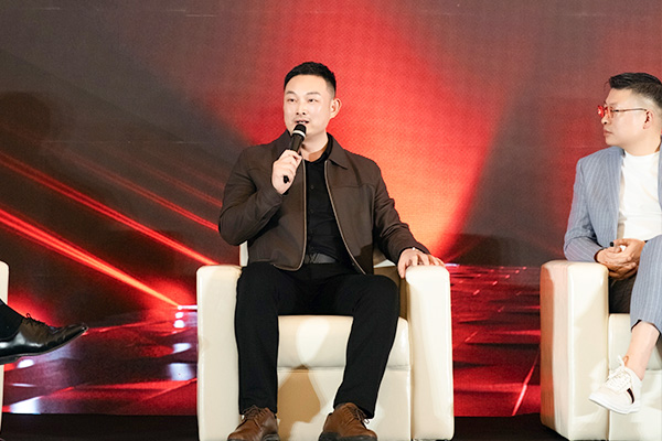 西朗门业杨元嘉董事长出席苏宝汇年度论坛做分享嘉宾
