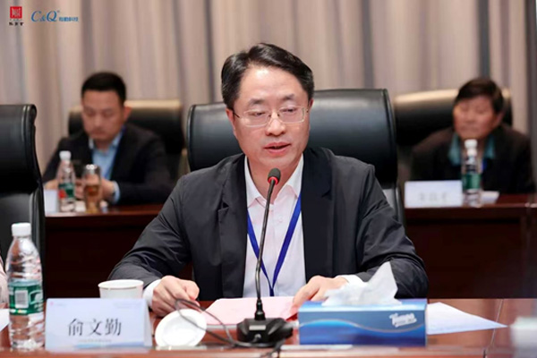 西朗门业董事长杨元嘉出席江苏省苏商座谈会