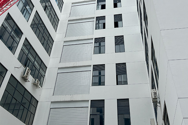 吊装口钢制保温提升门