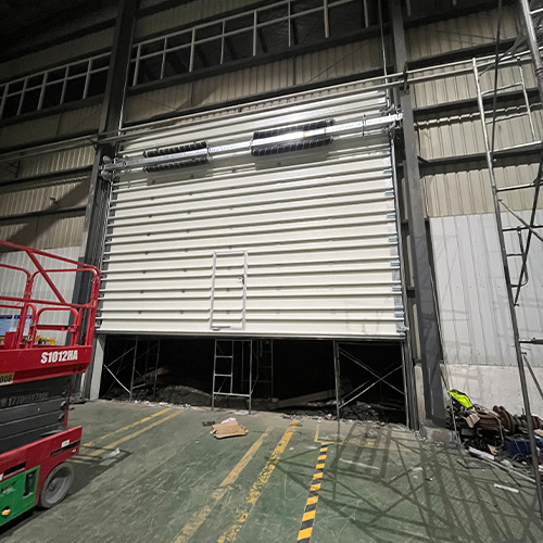 大背筋抗风提升门