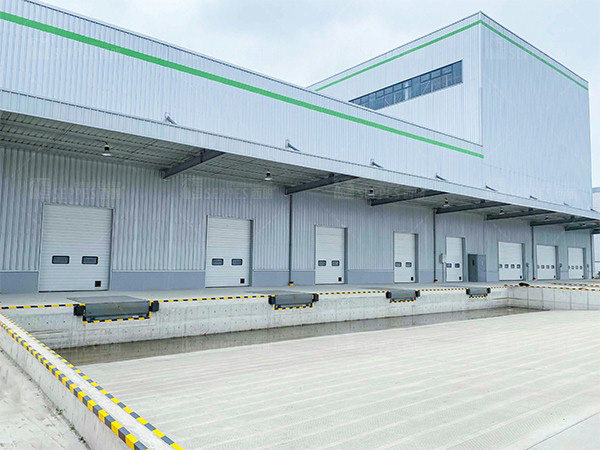 工业提升门图片