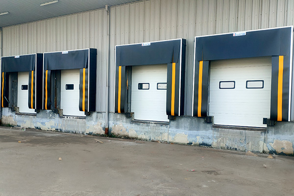 出货口提升门图片