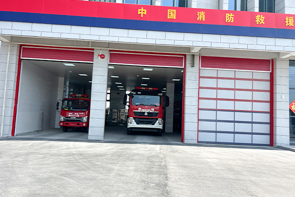 消防站透明提升门