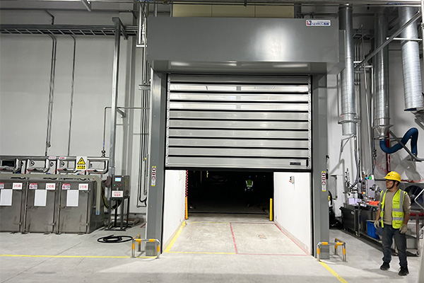 快速提升门图片