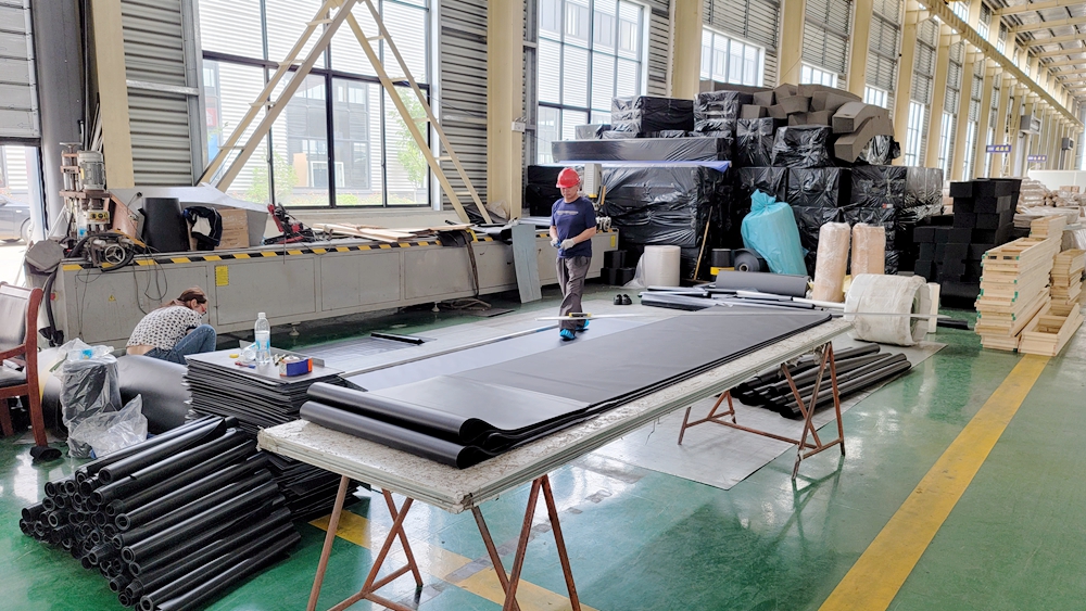 西朗门业工厂生产图片