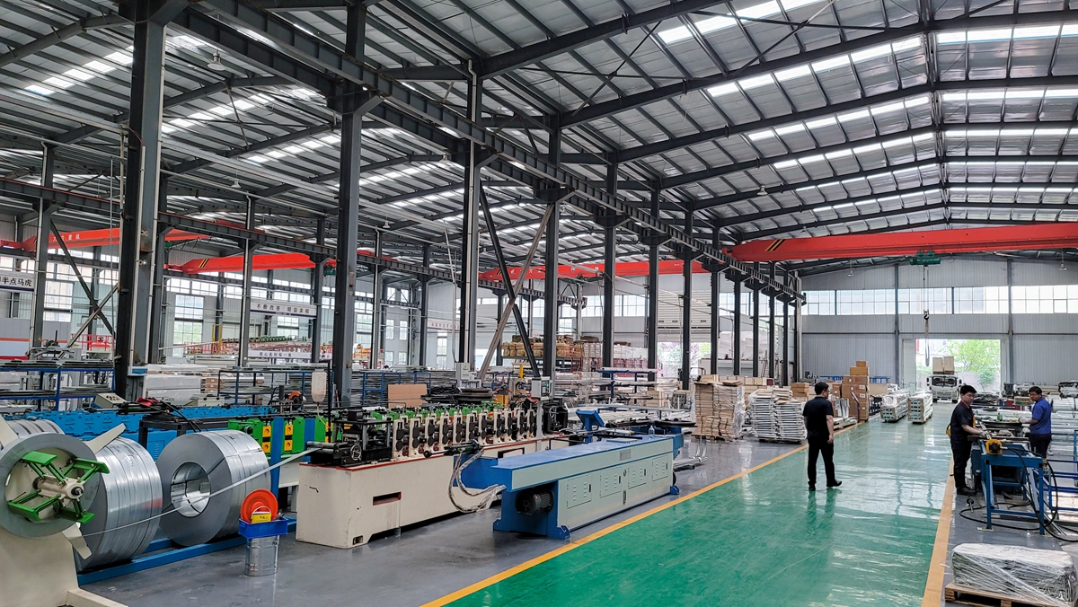 西朗门业工厂生产图片