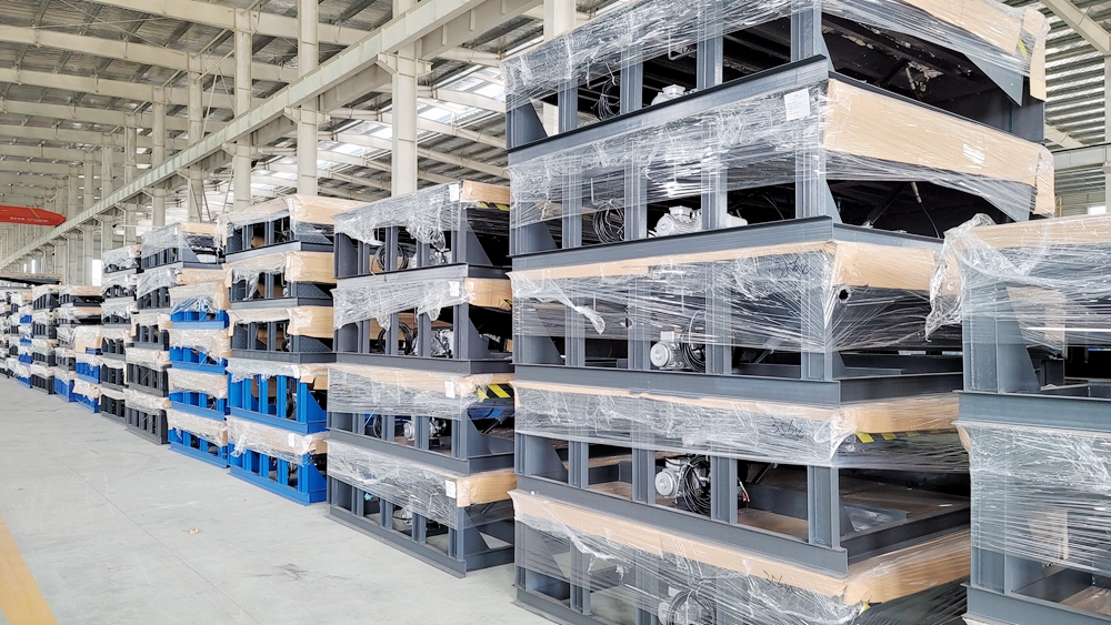 西朗门业工厂生产图片