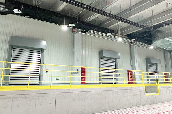 快速提升门图片