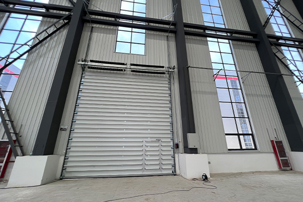 工业提升门图片