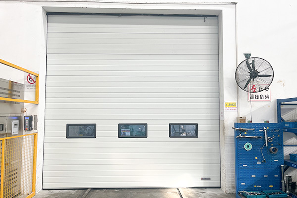 国产耐用提升门