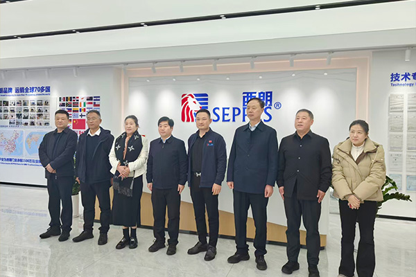 交流结束后合影留念