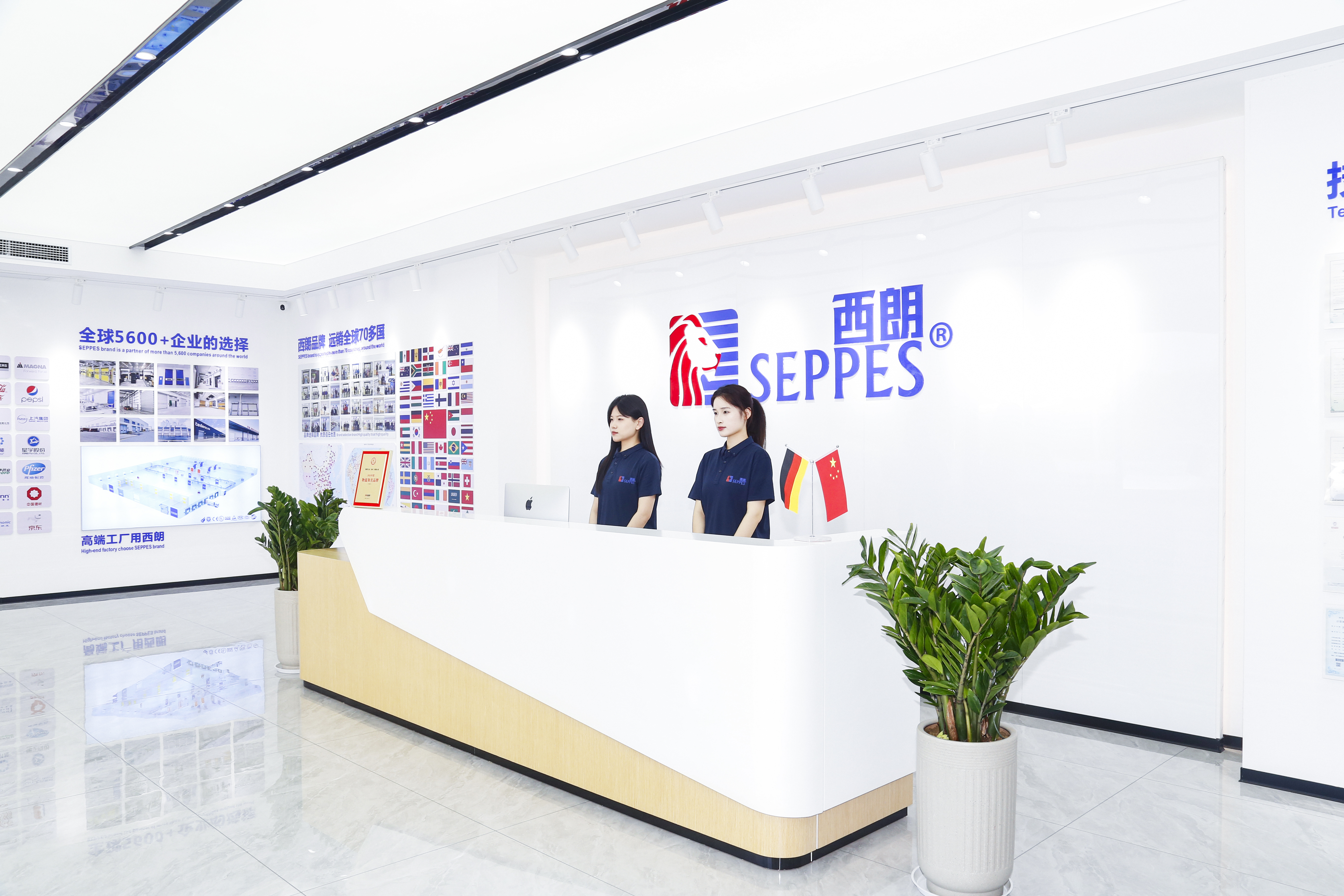 西朗门业工厂前台展区 西朗门业工厂前台展区